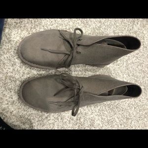 Clark’s Gray non leather boot 8.5